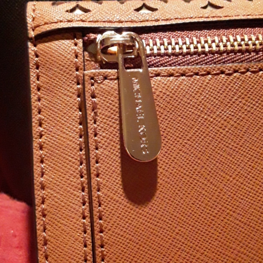 AUTHENTIC MICHAEL KORS BUNDLE - Picture 3 of 11